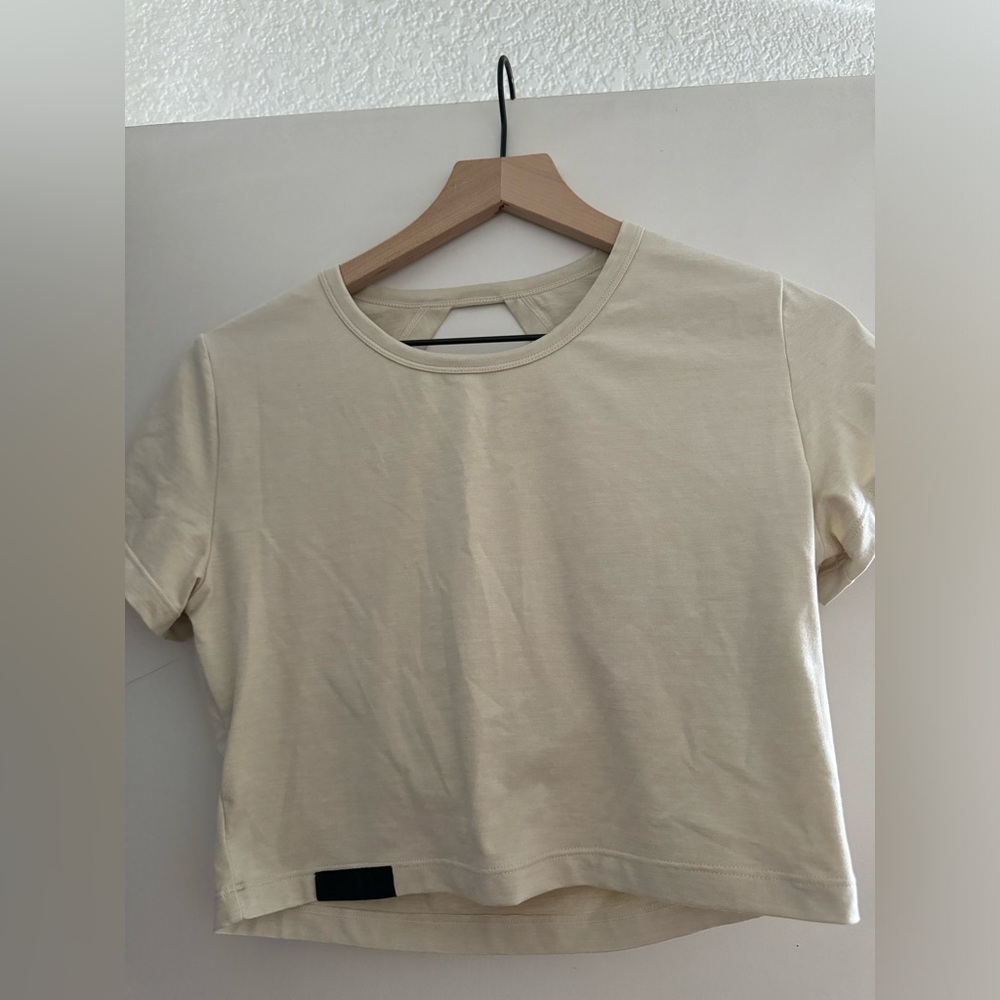Alphalete tan/beige crop top. Size medium/large